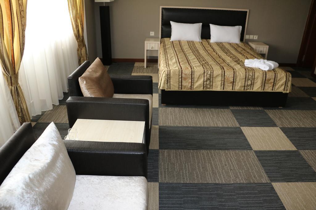 Aktau Hotel Esterno foto